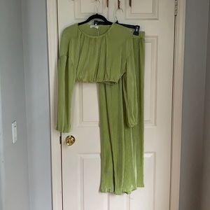 Very stylish crop top & pant set! Incredible quality. Worn only once!